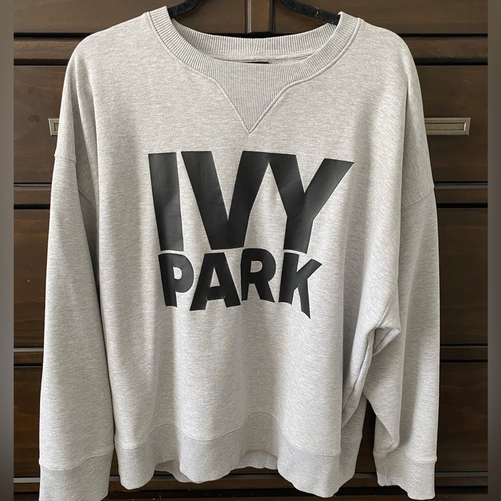 Ivy park crewneck sweater, size L